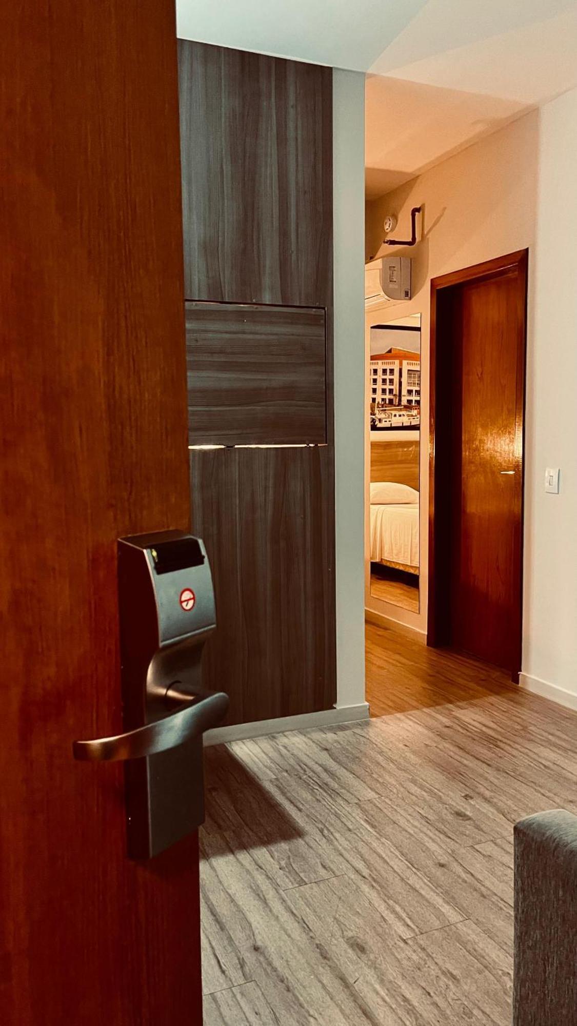 Hotel Amsterdam مونتيس كلاروس المظهر الخارجي الصورة